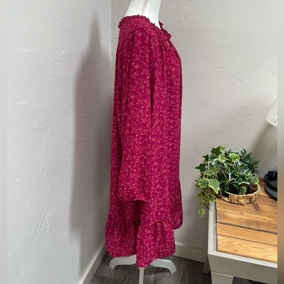 Old Navy Pink and Maroon Flowy Dress‎ - Picture 3 of 4